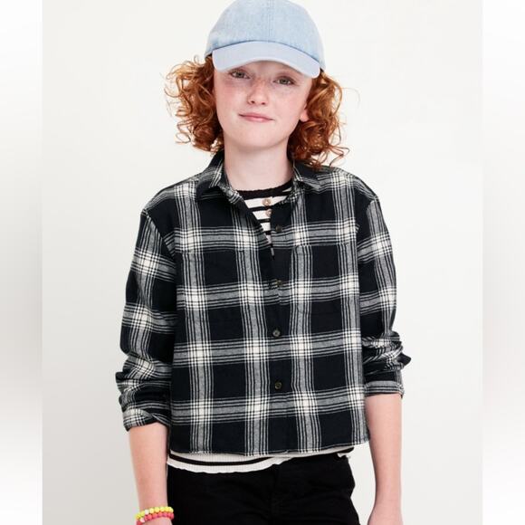 Old Navy black plaid Cropped Long Sleeve
Plaid Pocket Flannel Shirt - Picture 4 of 10